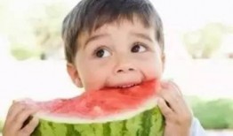 宝宝吃瓜简笔画,童真瞬间捕捉