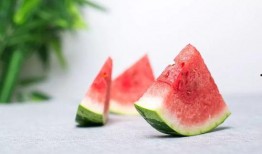 梦见在瓜园里吃瓜,瓜园里的甜蜜诱惑