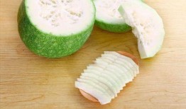 芒种吃瓜女孩,瓜香四溢，女孩们的甜蜜盛宴