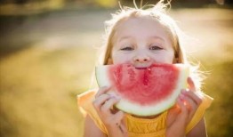 宝宝吃瓜合集,萌娃瓜趣时光