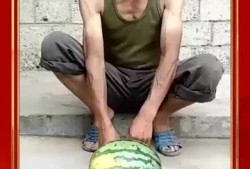 大爷翻车吃瓜,意外成为网络笑柄